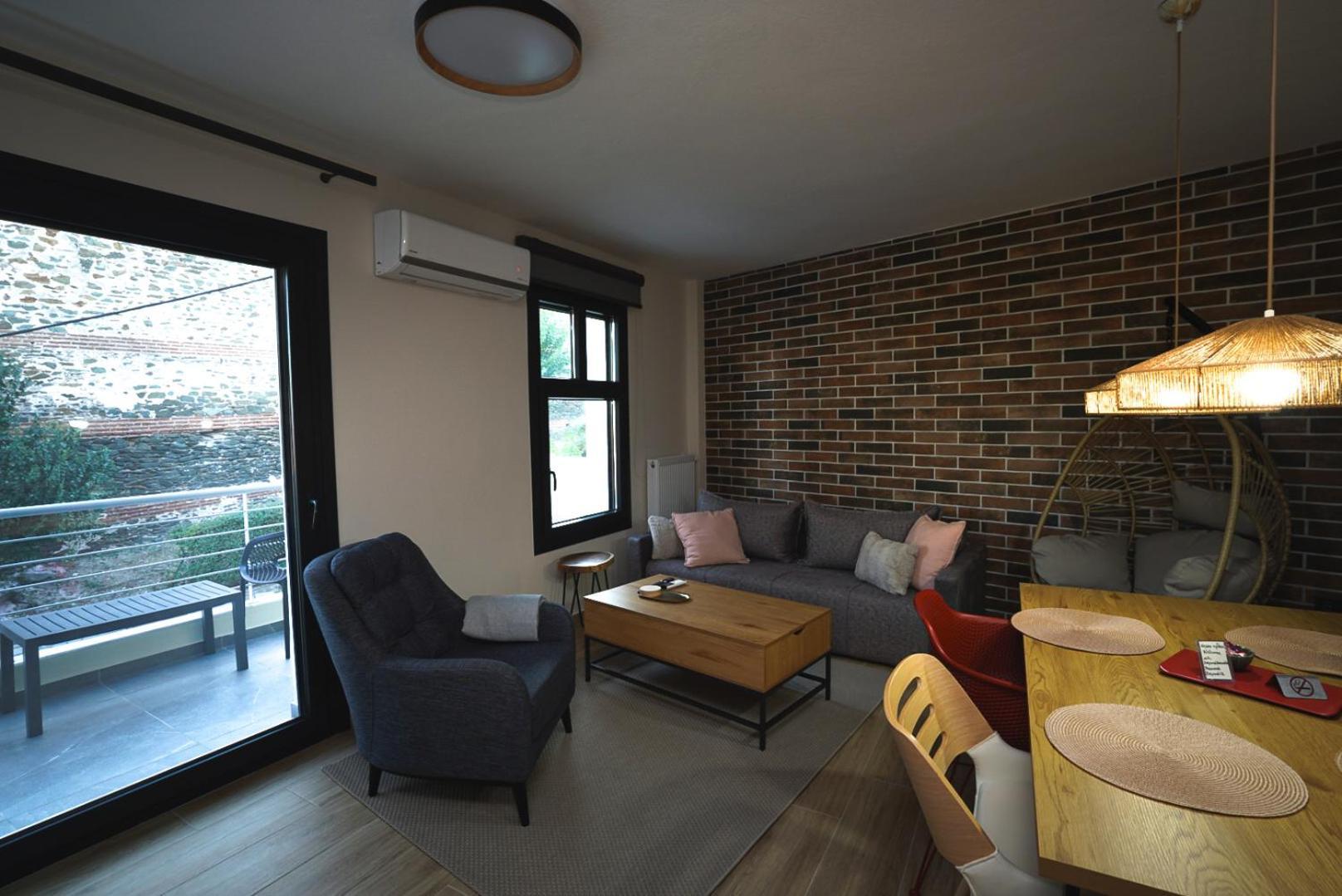 Beyond The Castle Apartment Thessaloniki Exterior photo