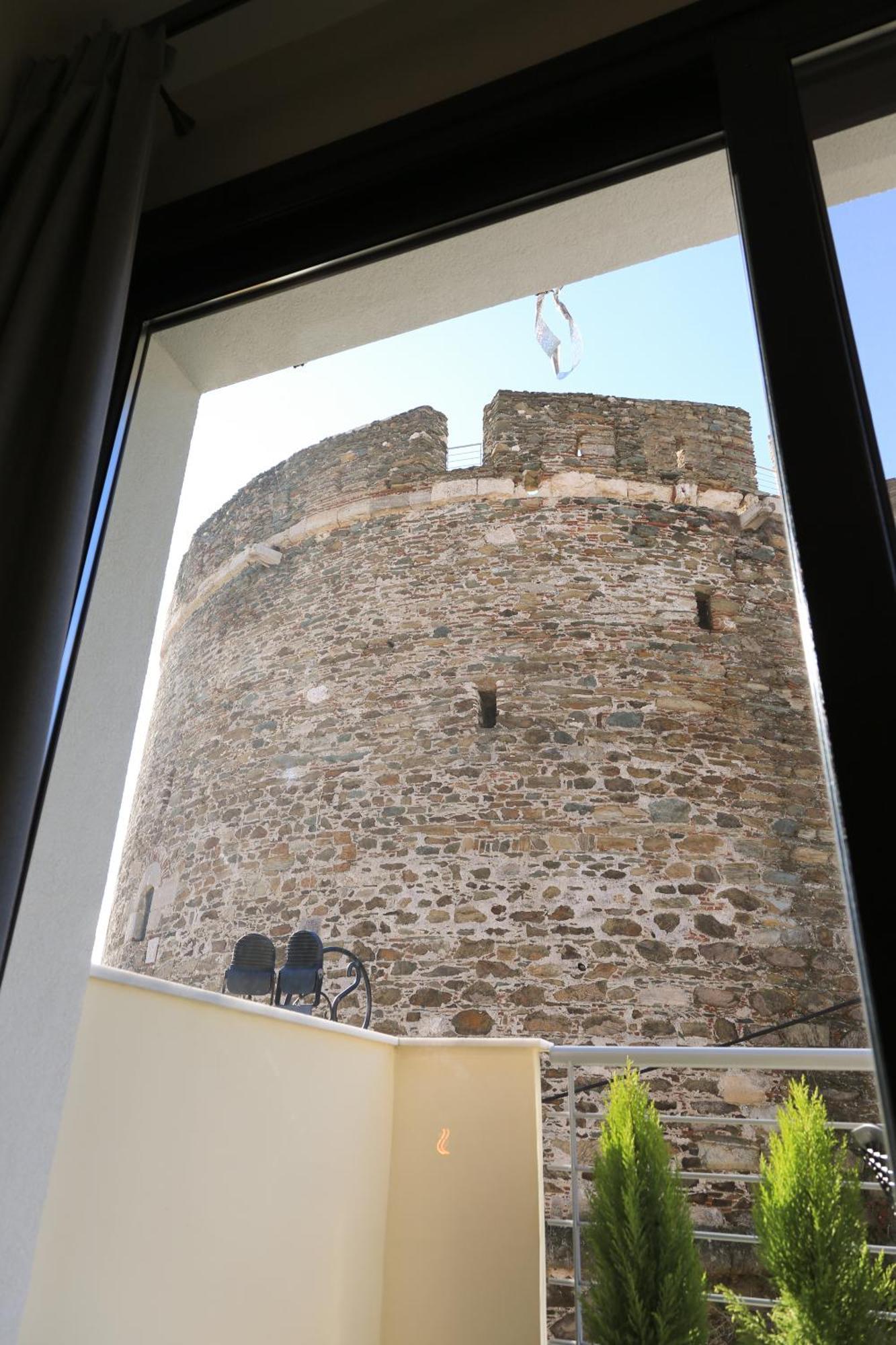 Beyond The Castle Apartment Thessaloniki Exterior photo