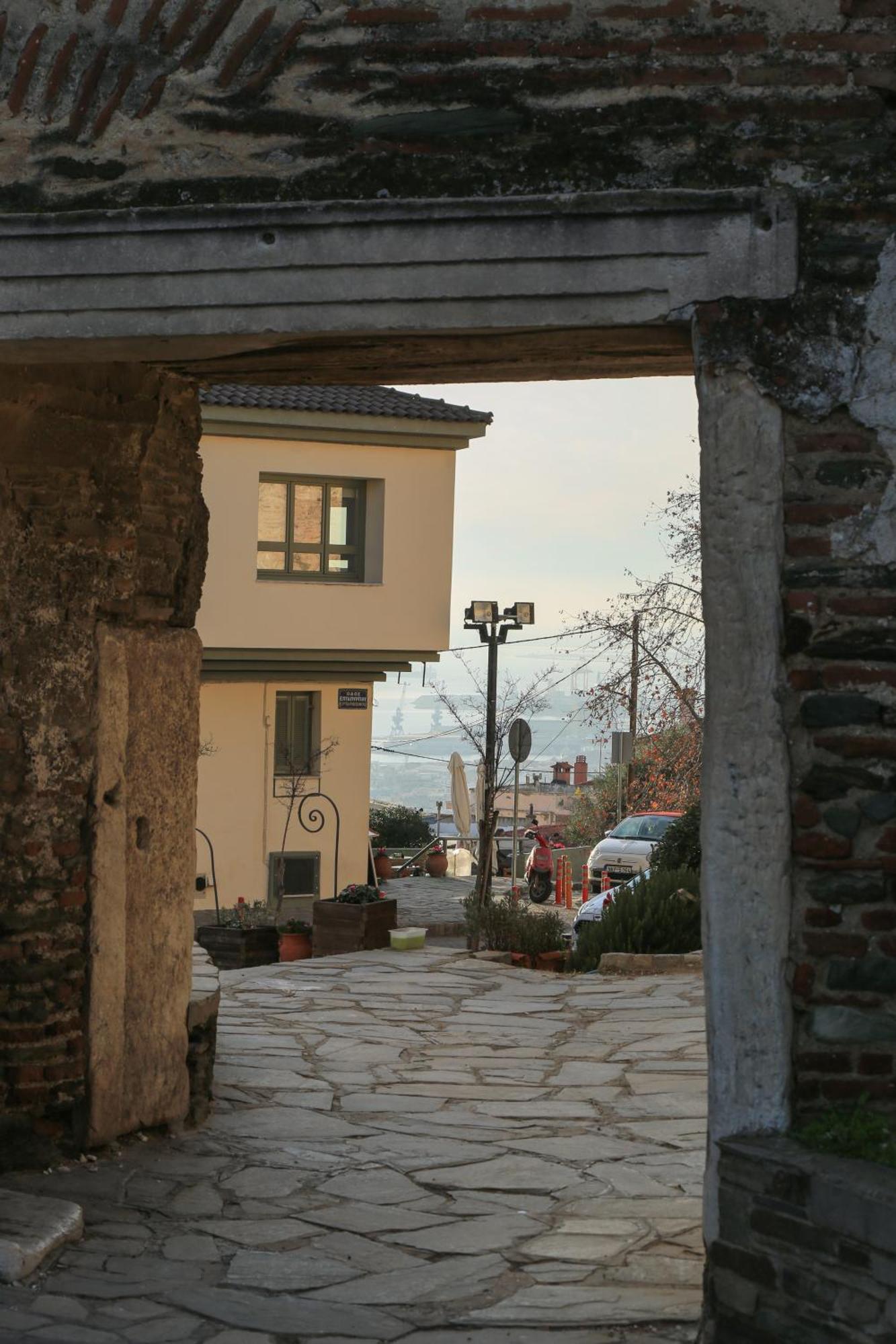 Beyond The Castle Apartment Thessaloniki Exterior photo