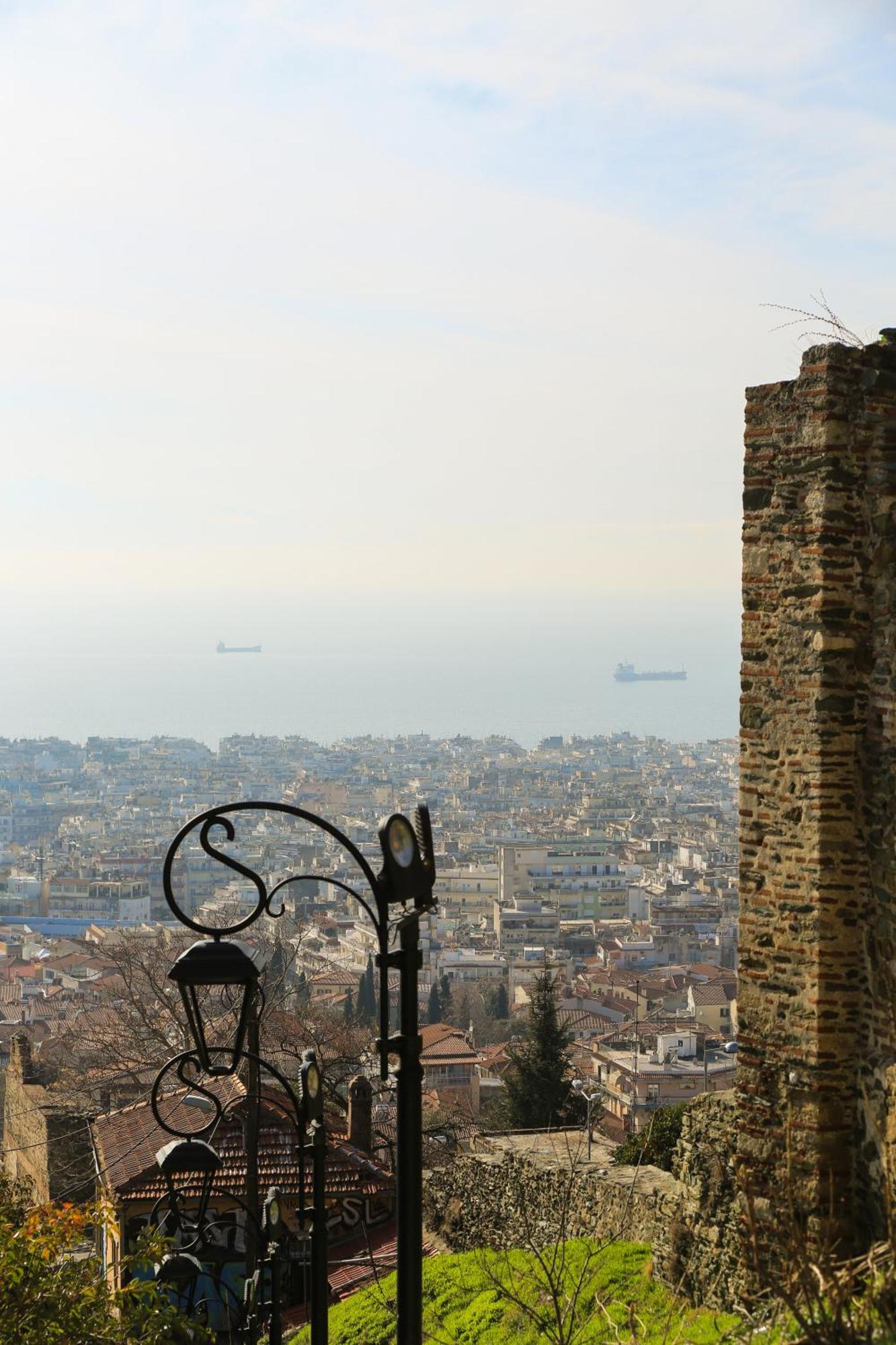 Beyond The Castle Apartment Thessaloniki Exterior photo