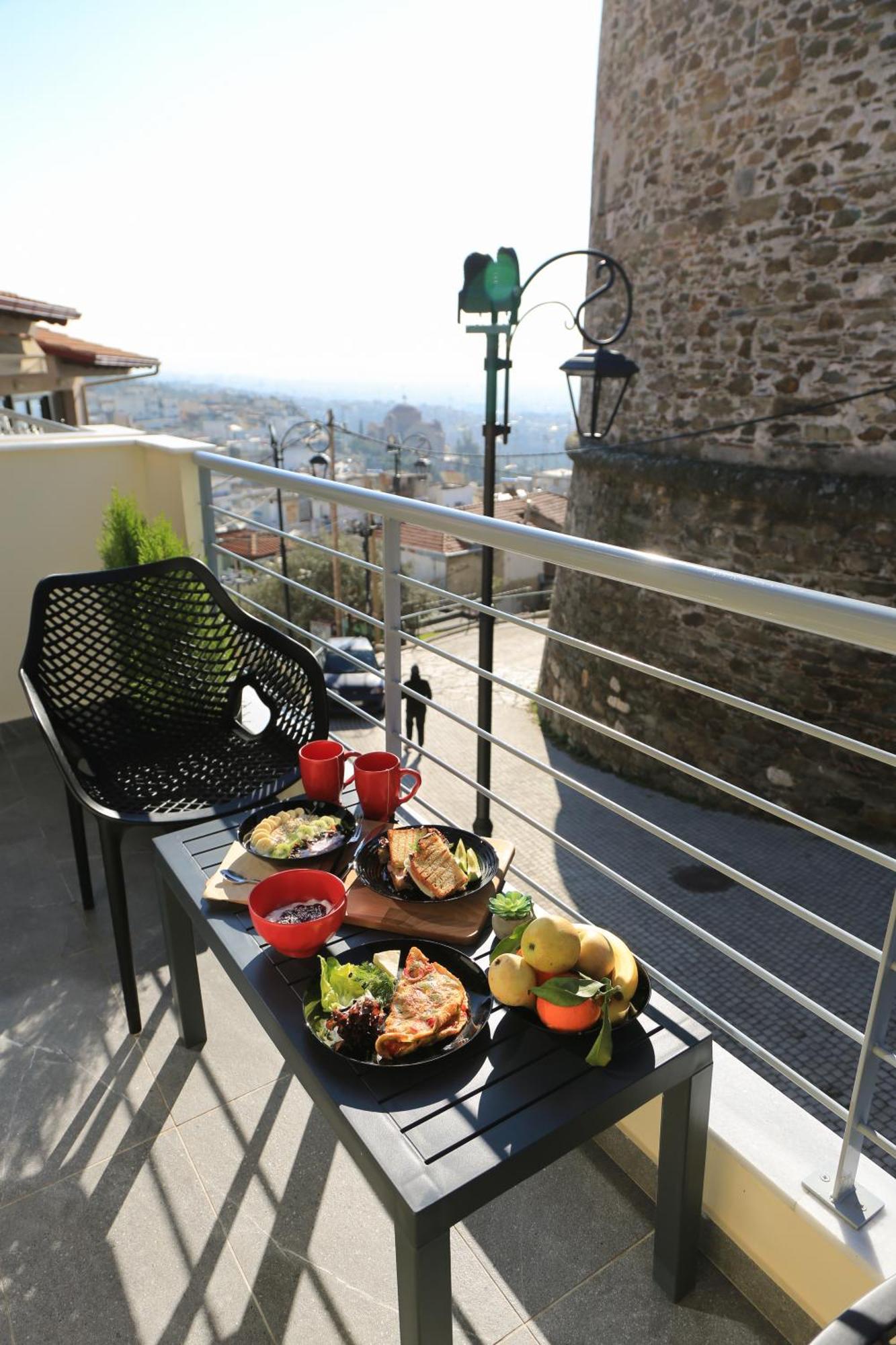 Beyond The Castle Apartment Thessaloniki Exterior photo
